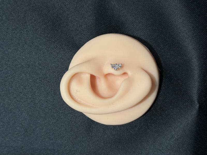 Hatice Ünlü Üç Taş Yarım Çiçek Silver Piercing