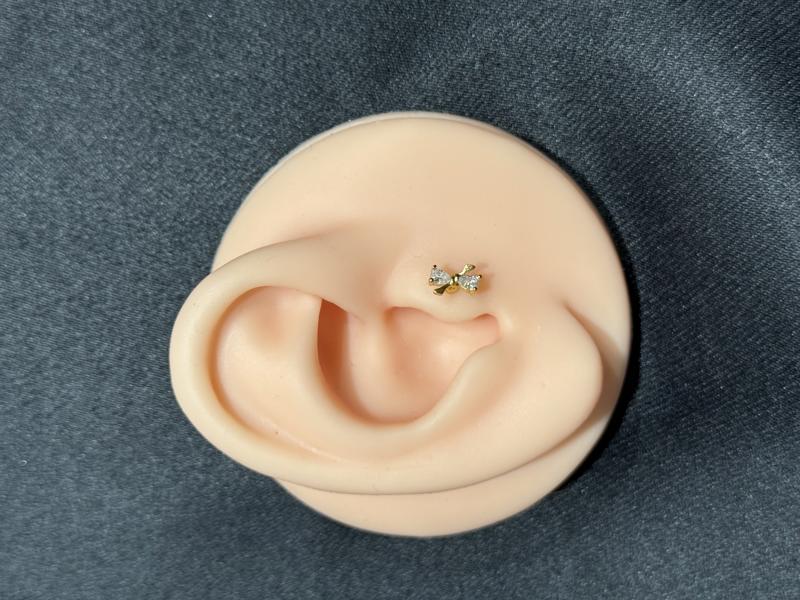 Hatice Ünlü Kurdele Taşlı Gold Piercing