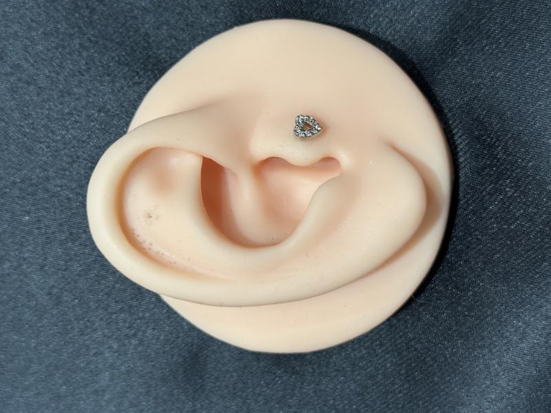 Hatice Ünlü İçi Boş Minik Taşlı Kalp Silver Piercing