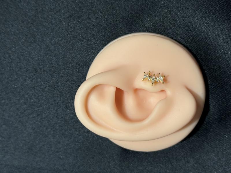 Hatice Ünlü Üçlü Elmas Taşlı Gold Piercing