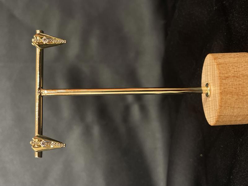 Hatice Ünlü Xuping Minik Tektaşlı İşlemeli Gold Küpe