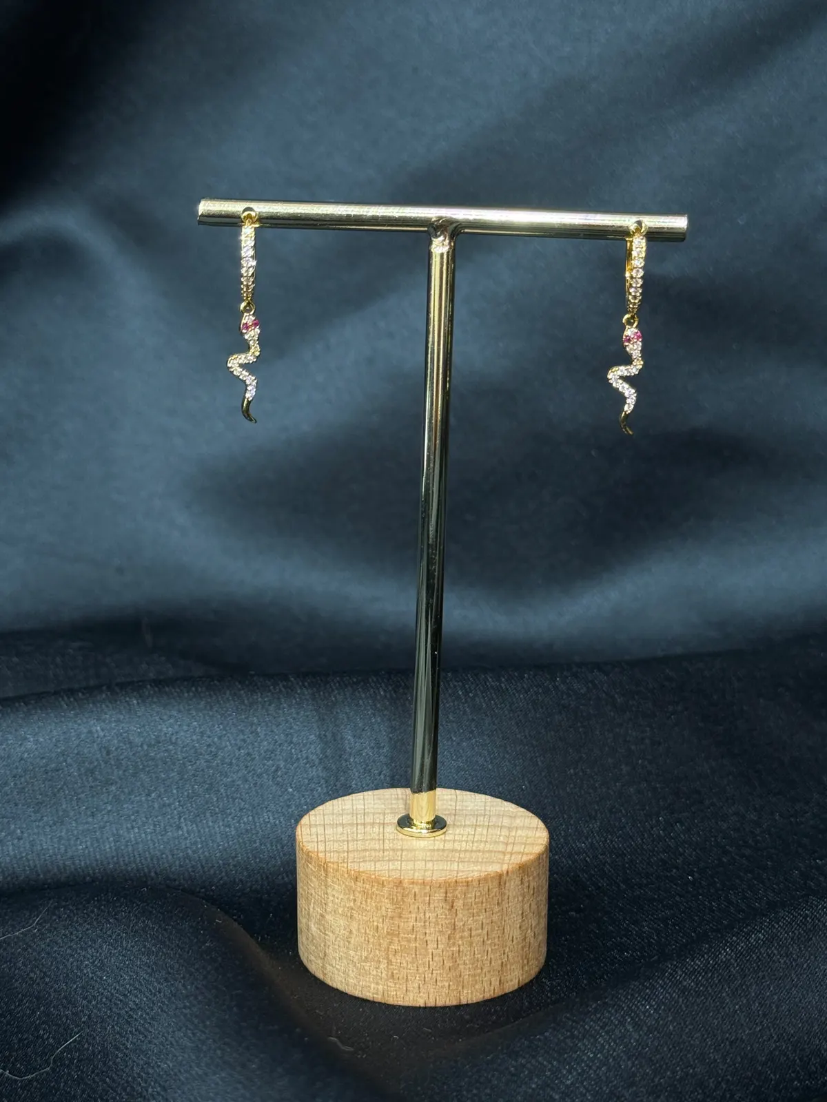 Hatice Ünlü Yılan Desenli Piercing Kombin Gold Küpe
