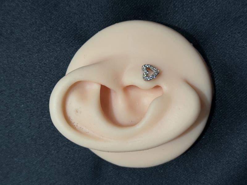 Hatice Ünlü İçi Boş Işıltılı Kalp Silver Piercing