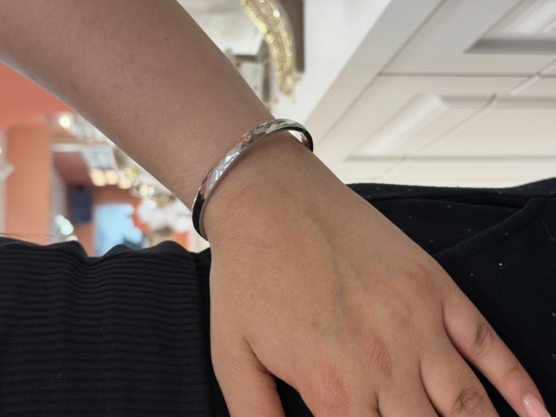 Hatice Ünlü Çelik Yaldızlı Model Silver Kelepçe