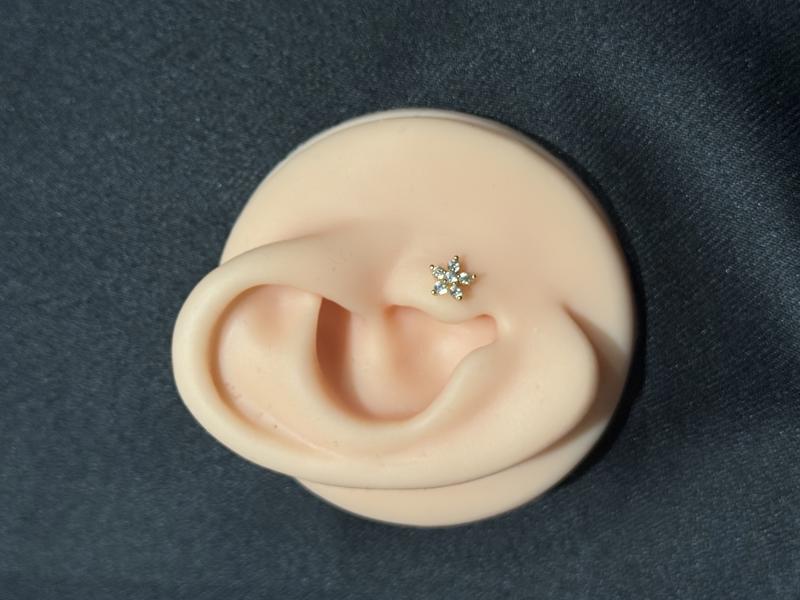Hatice Ünlü Çiçek Beş Taş Gold Piercing