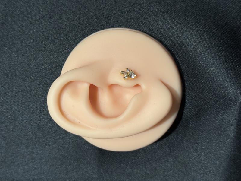 Hatice Ünlü Üç Taş Detay Gold Piercing