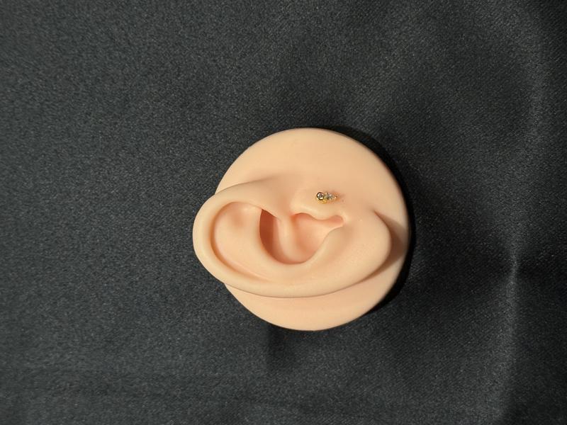 Hatice Ünlü Yuvarlak Taşlı Gold Piercing 