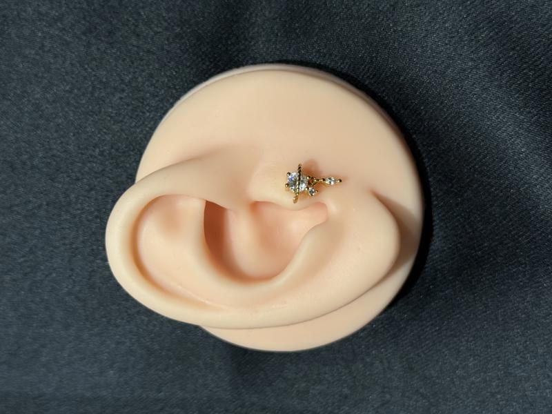 Hatice Ünlü Uzay Temalı Taşlı Gold Piercing