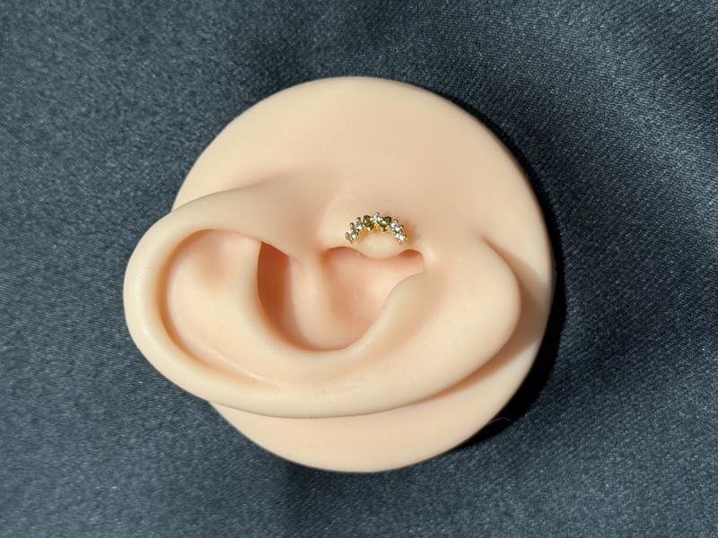 Hatice Ünlü Taşlı Uzanan Kurdele Gold Piercing