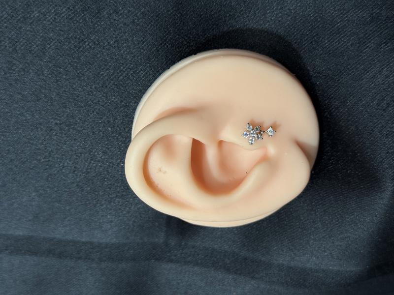 Hatice Ünlü Sallantılı Taş Çiçek Desen Silver Piercing