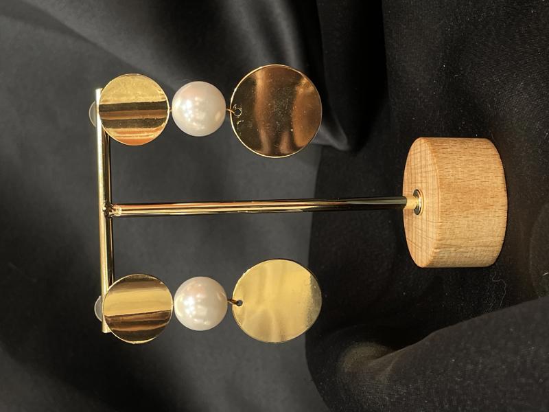 Hatice Ünlü Ortası İncili Sallantılı Gold Küpe
