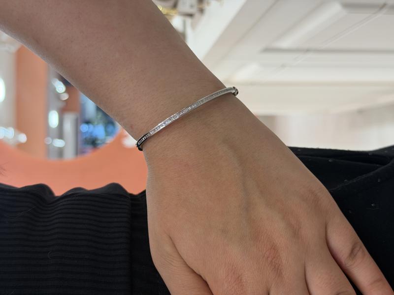Hatice Ünlü Çelik İnce Detay Taşlı Silver Kelepçe