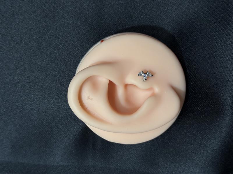 Hatice Ünlü Ortası Boş Üç Yaprak Silver Piercing