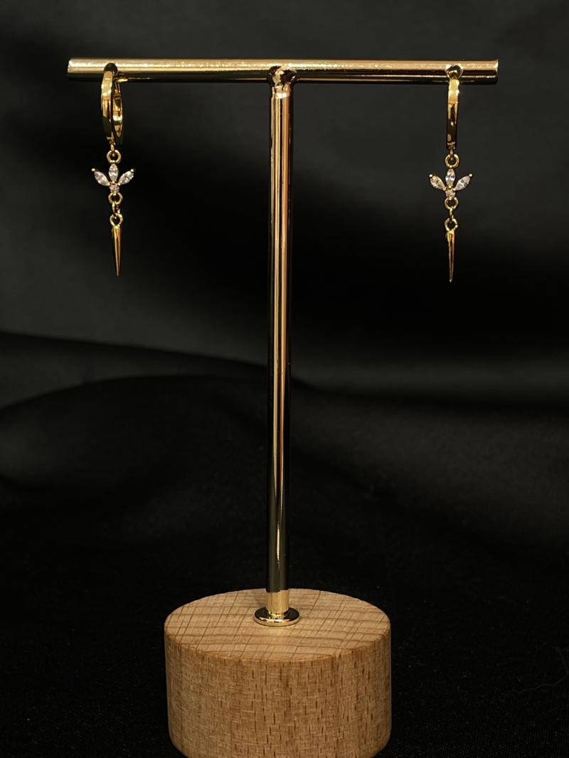 Hatice Ünlü Üç Yonca Çiçek Piercing Kombin Gold Küpe