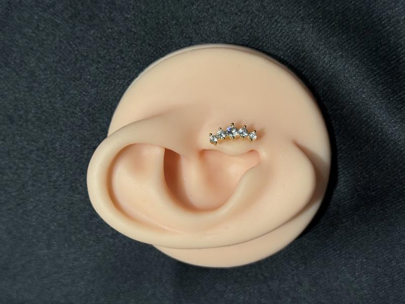 Hatice Ünlü Taşlı Uzanan Gold Piercing