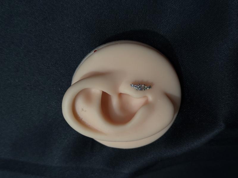 Hatice Ünlü Kare Taşlı Yassı Silver Piercing