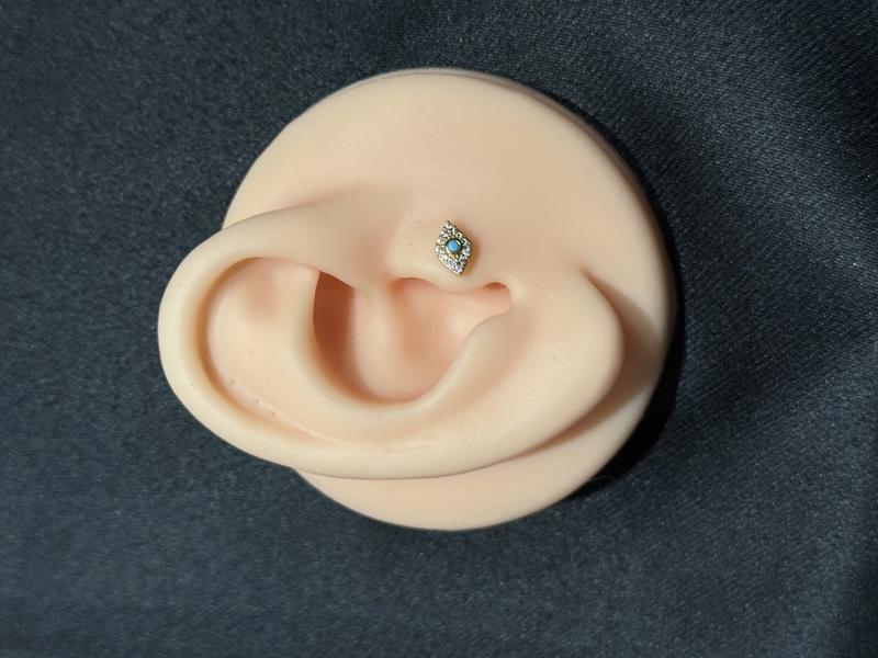 Hatice Ünlü Mavi Göz Gold Piercing