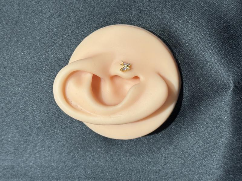 Hatice Ünlü Pembe & Beyaz Kelebek Gold Piercing