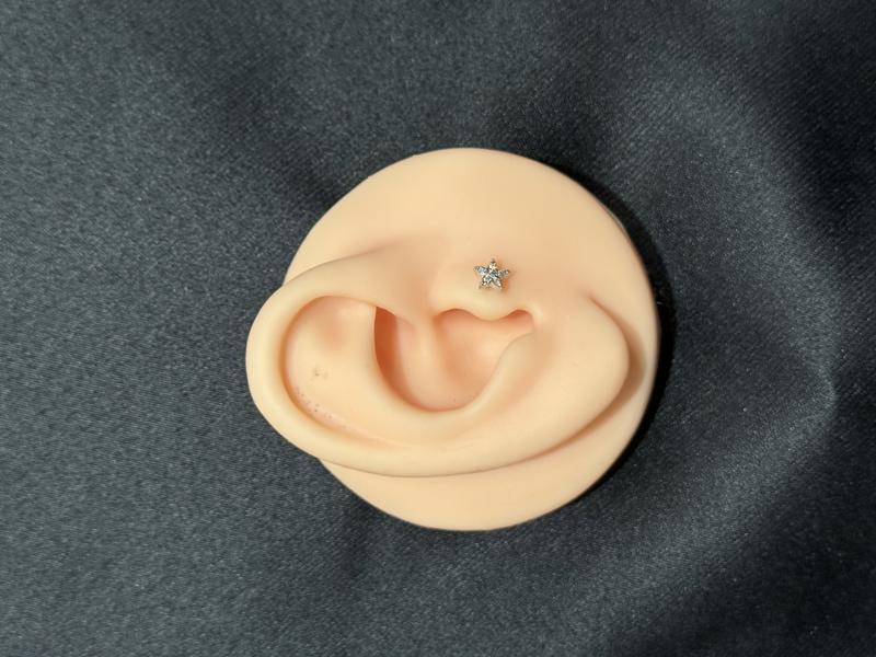 Hatice Ünlü Minik Taşlı Yıldız Piercing