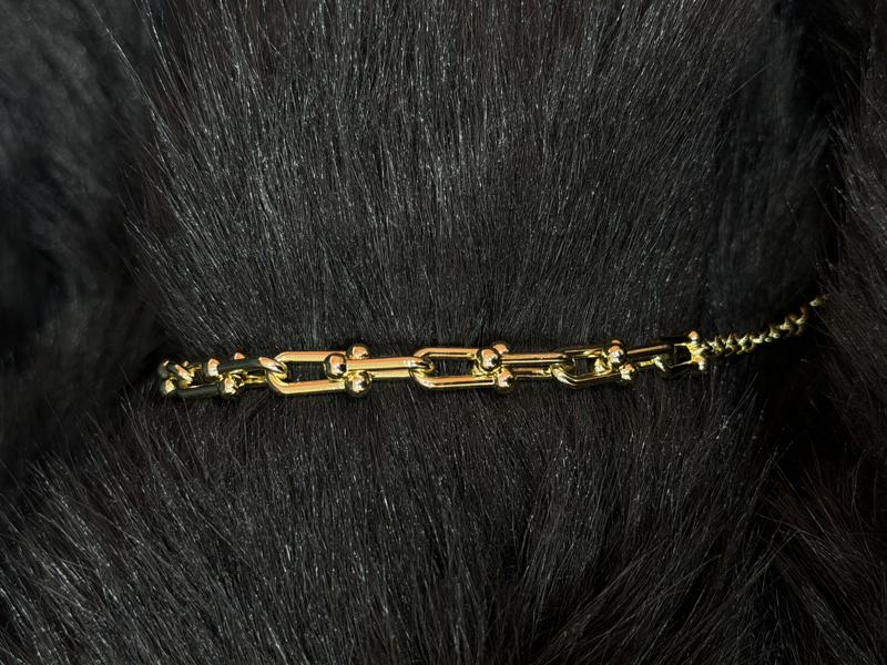 Hatice Ünlü T- funy Model Gold Bileklik